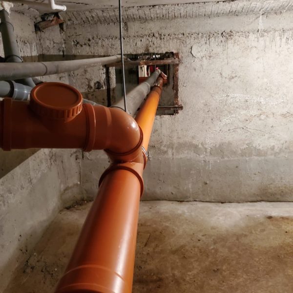 Instalatii apa rece si căldură subsol pentru bloc